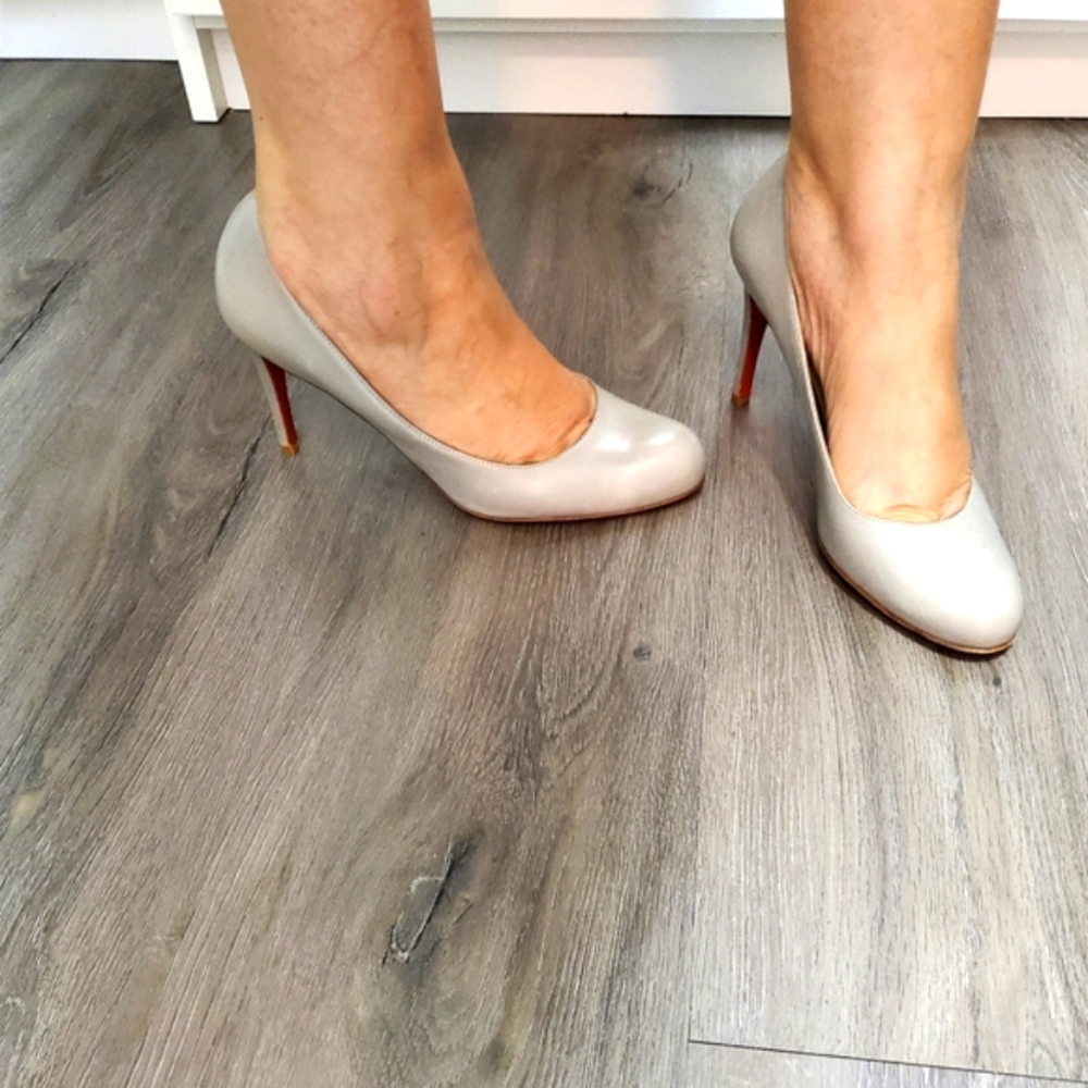 Authentic Christian Louboutin Simple Pump 85